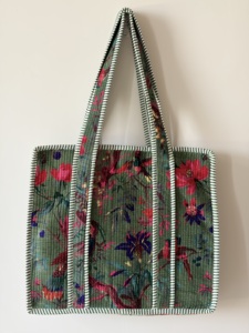 Sac fourre-tout en velours style designer – Grand sac à main matelassé pour femme, idéal pour un usage quotidien - Product Image 1