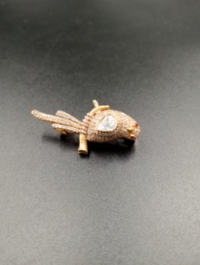 Broche de luxe en argent 925 avec diamant, motif paon et nœud papillon, sertie pavé, pierre centrale taille poire, bijoux fins unisexe pour usage quotidien - Product Image 1