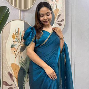 Robe de soirée élégante en soie avec perles, dentelle et travail de latkan - Product Image 1