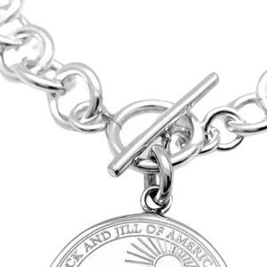 Bracelet à breloques en chaîne maillons argentés avec médaillon familial rond gravé, fermoir à bascule, bijou classique et tendance, cadeau pour femme - Product Image 5