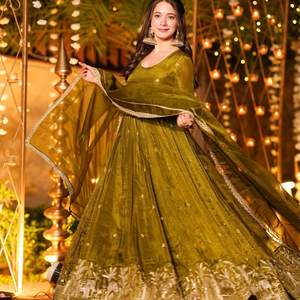 Ramdev Trading Kurti Moderne pour Femme en Soie Chinon Lourde avec Broderies de Paillettes de 5mm, Séchage Rapide, Toutes Saisons, Coupe Classique, pour Mariage et Fêtes - Product Image 1