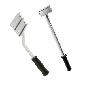 Instruments vétérinaires robustes en acier coloré de 20 mm à 3 rangées de dents – Marteau et pinces de tatouage - Product Image 1