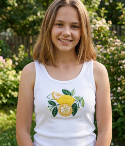 เสื้อครอปสีขาว แต่งลายปัก คอทรงกลม ไร้แขน  งานถักลายมะนาว - Product Image 4