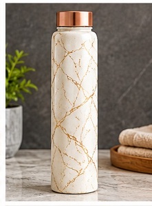 Botella de agua estética de cobre negro con diseño de montaña y bosque dorado, tapa de cobre, portátil, para bebidas al aire libre - Product Image 5