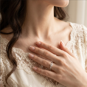 แหวนแต่งงาน/หมั้นเพชรแท้ทองคำขาว 18k ดีไซน์คลาสสิคหรูหราจากฮ่องกง ข้อเสนอสุดพิเศษสำหรับวันครบรอบ - Product Image 3