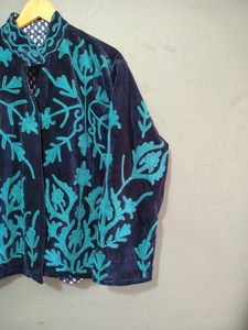 เสื้อแจ็คเก็ตกำมะหยี่ปักมือสุดหรู สีน้ำเงิน ลายดอกไม้แบบแคชเมียร์ เสื้อโค้ทสไตล์โบโฮสำหรับผู้หญิง เสื้อคลุมฤดูหนาวสำหรับผู้หญิง - Product Image 5