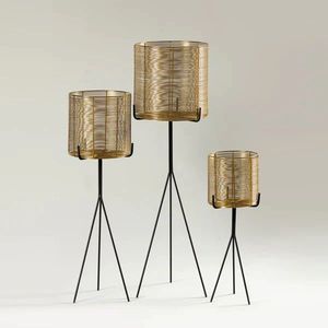 Juego de 2 Macetas Altas Doradas con Acabado Martillado y Soporte de Hierro Negro para Plantas de Interior - Product Image 2