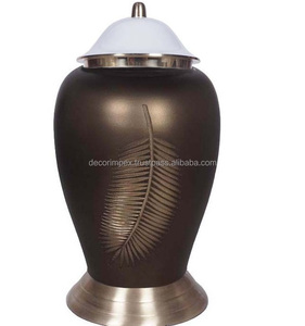Urne funéraire en métal artisanale de qualité exportée pour les cendres humaines Urne funéraire décorative en métal pour adultes - Product Image 2