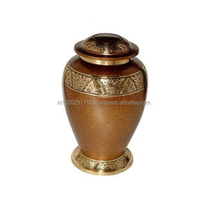 Achetez une urne artisanale en laiton pour adultes pour la crémation de cendres humaines pour le stockage commémoratif avec un élégant design intemporel - Product Image 6