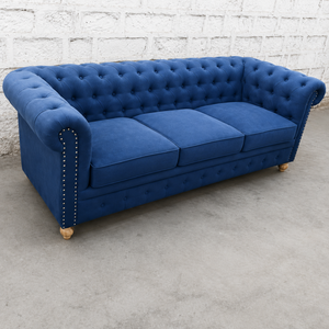 Sofá Chesterfield de 3 Plazas de Estilo Industrial de Lujo, Tapizado en Tela Azul Personalizada, con Botones Decorativos Vintage - Product Image 1