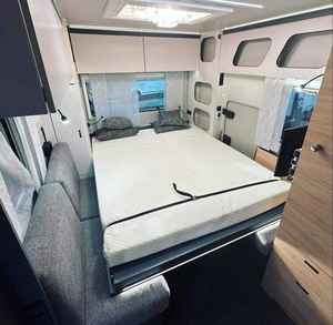 Mini Remolque Camper para Viajes y Camping, Fácil de Remolcar, con Espacio para Dormir, Almacenamiento y Diseño de Construcción Resistente a la Intemperie - Product Image 5