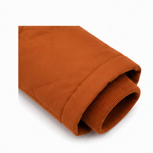 Parka isolée à capuche pour femme avec col en fausse fourrure et tissu résistant à l'eau pour une collection tendance de vêtements d'hiver - Product Image 4