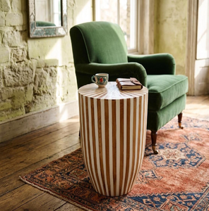 Mesa cilíndrica con incrustaciones de hueso, con finas rayas verticales grises y crema que se extienden continuamente de la parte superior a la parte inferior. - Product Image 4