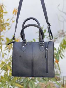 กระเป๋าหนังแกะสลักลายด้วยมือคุณภาพสูง ปี 2026 กระเป๋าสะพายไหล่หนังวัวขนสัตว์สไตล์ยิปซี โบโฮ วินเทจ ทำมือ - Product Image 4