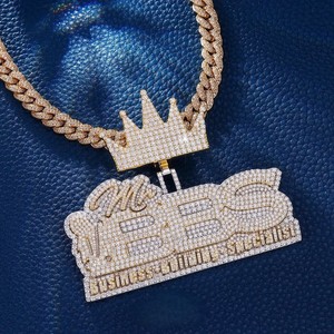 Collier personnalisé avec pendentif couronne et lettre en moissanite, plaqué or, pour soirée - Product Image 1