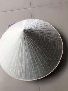 Sombrero Cónico de Hoja de Palma con Marco de Bambú Natural, Diseñado para Protección Solar, Decoración y Comercio de Exportación - Product Image 2