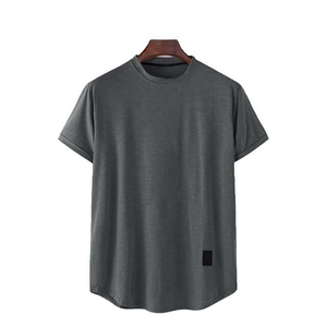 Cada camiseta de algodón para hombre de alta calidad con impresión personalizada, hecha en Pakistán, se adapta perfectamente a la identidad de su marca. - Product Image 1