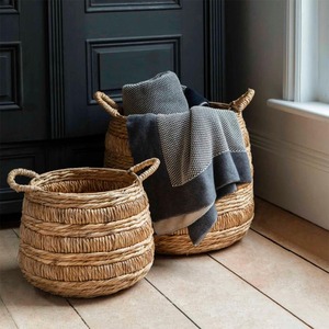 Panier de rangement en jacinthe d'eau tressé à la main, style nordique, avec poignées, pour l'organisation de la maison et le rangement du linge - Product Image 1