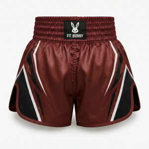 Shorts de boxe Muay Thai athlétiques avec finition satinée lisse, construction respirante et design performant pour les professionnels. - Product Image 2