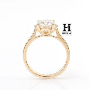 แหวนหมั้นเพชรทรงกลมเจียระไนแบบบริลเลียนท์ ทองคำขาว 14K ประดับเพชรแล็บโกรว์ลายดอกไม้สไตล์วินเทจ ดีไซน์กลีบดอกไม้แบบสแกลลอป - Product Image 2