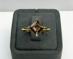 Anillo delicado de topacio ahumado con forma de princesa, piedra natal de diciembre en 18K, 24KGold, piedra preciosa marrón genuina, el mejor regalo para su mamá - Product Image 1