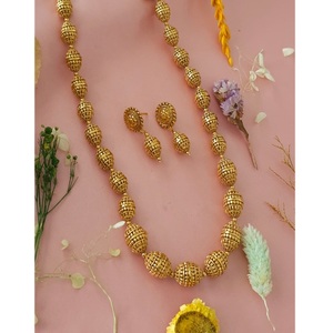 Parures de collier et boucles d'oreilles ethniques plaquées or avec perles Moissanite pour femmes, idéales pour les mariages et festivals - Product Image 1