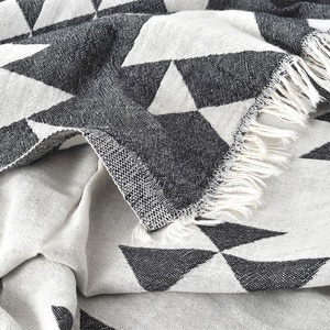 Serviettes de plage turques sans sable personnalisées en coton, ensembles de serviettes de bain de luxe à séchage rapide avec logo personnalisé, absorbantes et écologiques - Product Image 4