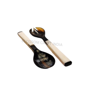 Juego de cuchara y tenedor de cuerno de búfalo pulido artesanal de gran venta con mangos de hueso duraderos, cuchara de desierto de bajo precio para banquete vikingo - Product Image 3