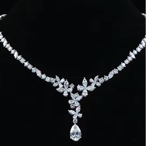 Collier pendentif solitaire en or massif 18 carats certifié IGI, diamant de laboratoire taille poire 5,07 carats F VS1, bijoux de luxe pour femmes - Product Image 3