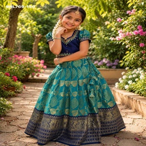 Nuevo conjunto de lehenga de seda con buta tejida con zari y estampado de hojas, blusa con trabajo Magham, disponible para compra en línea en India. - Product Image 1