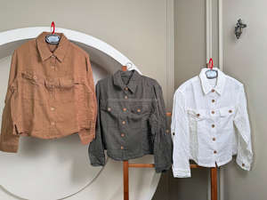 2025, venta al por mayor, camisa con botones para mujer, manga larga, bolsillos delanteros, botones de madera, Top holgado informal, camisas elegantes de gran tamaño - Product Image 5