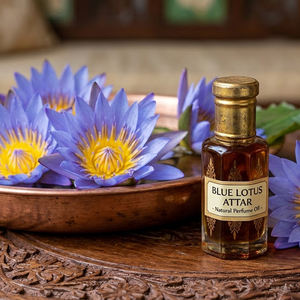 Aceite de Perfume Floral Natural Pure Blue Lotus Attar para Uso Personal, Aromaterapia y Fragancia Duradera - Product Image 1