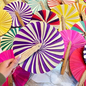 พัดไม้ไผ่พับได้ งานฝีมือ เป็นมิตรกับสิ่งแวดล้อม เหมาะสำหรับของชำร่วยงานแต่งงานและของขวัญงานอีเว้นท์ รับทำโลโก้ตามสั่ง - Product Image 4