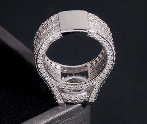 Bague audacieuse pour homme en or avec diamants de laboratoire certifiés, sertie en grappe de baguettes rectangulaires, cadeau de mariage de luxe pour lui - Product Image 4