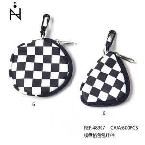Estuche para joyas Llavoro Checkerboard con cierre de cremallera, material de poliuretano, estilo minimalista para almacenamiento 48307 - Product Image 1