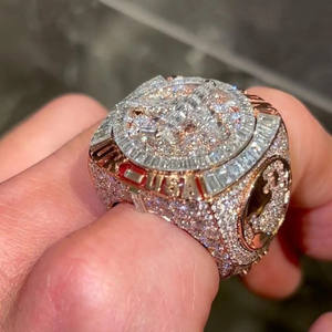 Bague Statement pour Homme en Argent 925, Style Hip Hop Bling Personnalisé, Motif Avion de Championnat, Sertie de Moissanite, Bijou de Rappeur - Product Image 1