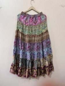 Jupe longue évasée en soie indienne pour femme, style bohème, à volants, à plusieurs niveaux, faite à la main, mode ethnique, vente en gros - Product Image 4