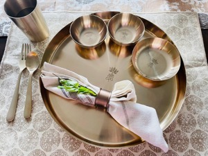 Service de table artisanal en bronze Kansa avec assiettes, bols, verres et cuillères pour un style de repas quotidien et festif – Vaisselle durable et traditionnelle - Product Image 6