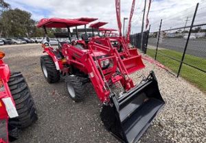 Tracteur Mahindra Max 28A HST 2025 d'occasion en excellent état avec chargeur 4-en-1 et broyeur de 1200 mm à prix réduit - Product Image 3