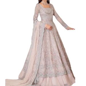 Robe de mariée pakistanaise haut de gamme bleu glace et or antique, richement ornée, avec sous-couche en Banarsi Jamawar - Product Image 5