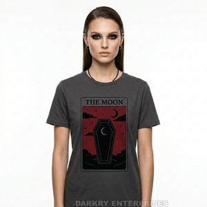 Camiseta Personalizada para Mujer, Corte Ajustado, Estampado Vampyre Night, Algodón, Estilo Boutique, Color Negro Elegante - Product Image 5