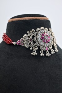 Collar de Plata Oxidada Hecho a Mano con Diseño Floral de Lujo, Estilo Choker, para Festivales, Bodas, Inspiración Tradicional India - Product Image 3
