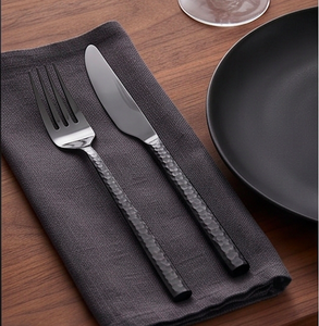 Ensemble de couverts à manche martelé noir, en acier inoxydable moderne, pour une table élégante, cuisine, mariage, maison et restaurant. - Product Image 3