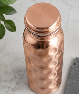 Botella Circular Cóncava Hecha a Mano de Cobre Martillado Ayurvédico Tamra, Diseño Minimalista a Prueba de Fugas, Material de Cobre Puro - Product Image 3