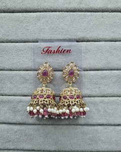 Elegantes Pendientes Jhumka Color Rosa Bebé Chapados en Oro, Pendientes Jhumki Tradicionales Indios con Perlas Incrustadas en Kundan para Mujer, Estilo Étnico - Product Image 3