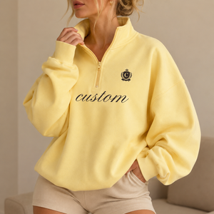Sudadera amarilla de mujer con cremallera de un cuarto, cuello alto y hombros caídos, estilo oversize - Product Image 6