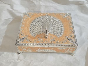 Caja de Joyería Rectangular de Lujo Plateada con Diseño de Pavo Real, Estuche para Bisutería Esmaltado, Forro de Terciopelo, Compartimentos Divididos, Contenedor Multiusos para Regalo - Product Image 2