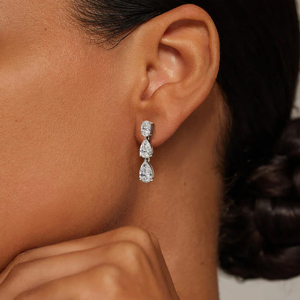 Boucles d'oreilles pendantes classiques pour femmes, plaquées rhodium, avec incrustation de diamants taille ovale, design goutte d'eau, bijoux de mariage - Product Image 3