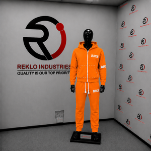 Conjunto de chándal naranja para hombre con sudadera con cremallera completa y tachuelas, pantalones jogger, logotipo personalizado, ropa urbana, ropa deportiva informal, estilos de conjuntos al por mayor - Product Image 3