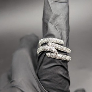 Anillo Apilable de Lujo con Moissanita y Diamantes, Diseño Envolvente de Varias Hileras y Banda Abierta, Regalo para Ella, Anillo para Mujer - Product Image 1